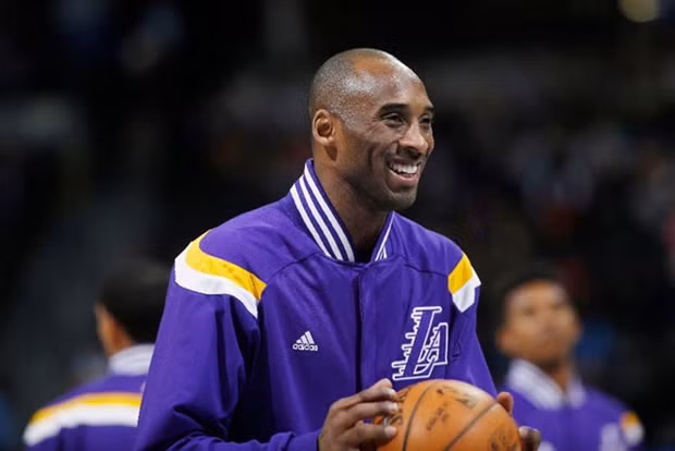 Đứng cuối trong top 10 những VĐV kiếm tiền giỏi nhất thế giới do tạp chí danh tiếng Forbes thống kê đó là VĐV bóng rổ của CLB Los Angeles Lakers, Kobe Bryant. VĐV bóng rổ này đã mang về cho mình 49,5 triệu USD trong năm qua.