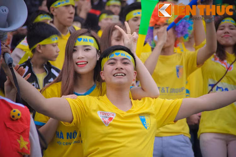 Rất nhiều những bóng hồng đã có mặt trên sân Hàng Đẫy.