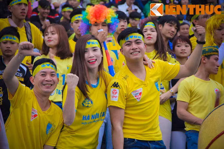 Sau hai trận đấu vừa qua, sân Hàng Đẫy bắt đầu đông vui trở lại. Thay thế cho tình trạng vắng vẻ như ở mùa giải V.League 2015