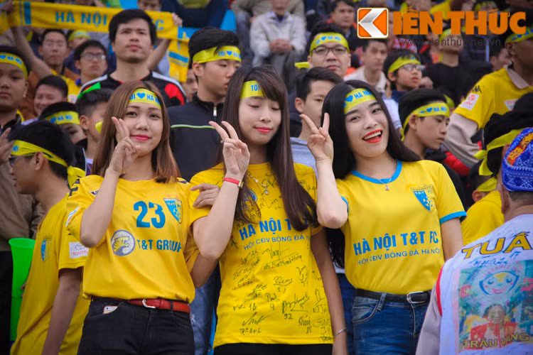 Sắc vàng đã làm nóng sân Hàng Đẫy cuối tuần vừa qua.