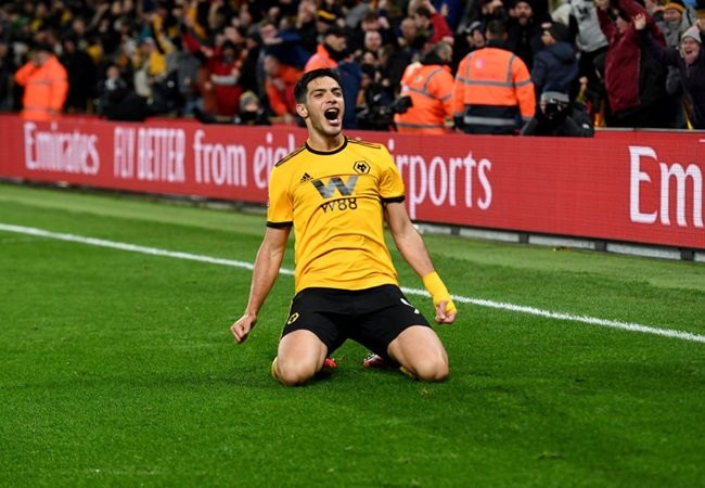 Chuyển nhượng cầu thủ từ As, với phong độ ấn tượng Raul Jimenez đã được tưởng thưởng bằng bản hợp đồng chính thức với Wolves.