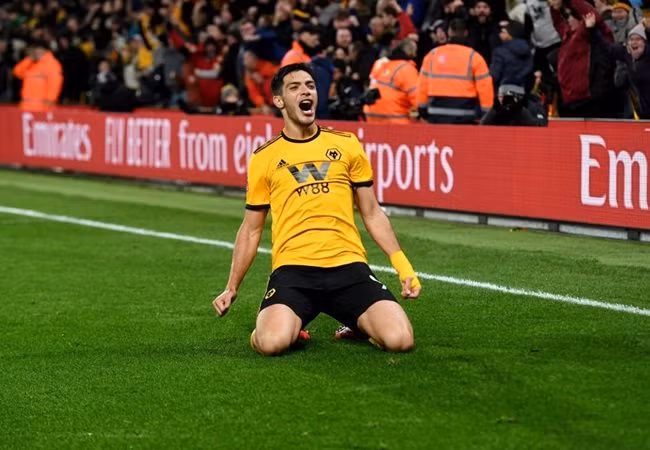 Chuyển nhượng cầu thủ từ As, với phong độ ấn tượng Raul Jimenez đã được tưởng thưởng bằng bản hợp đồng chính thức với Wolves.