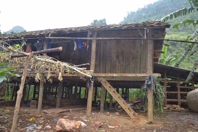 Ngôi nhà xập xệ, điêu tàn của gia đình "ông vua đẻ" Trương Văn Ve.