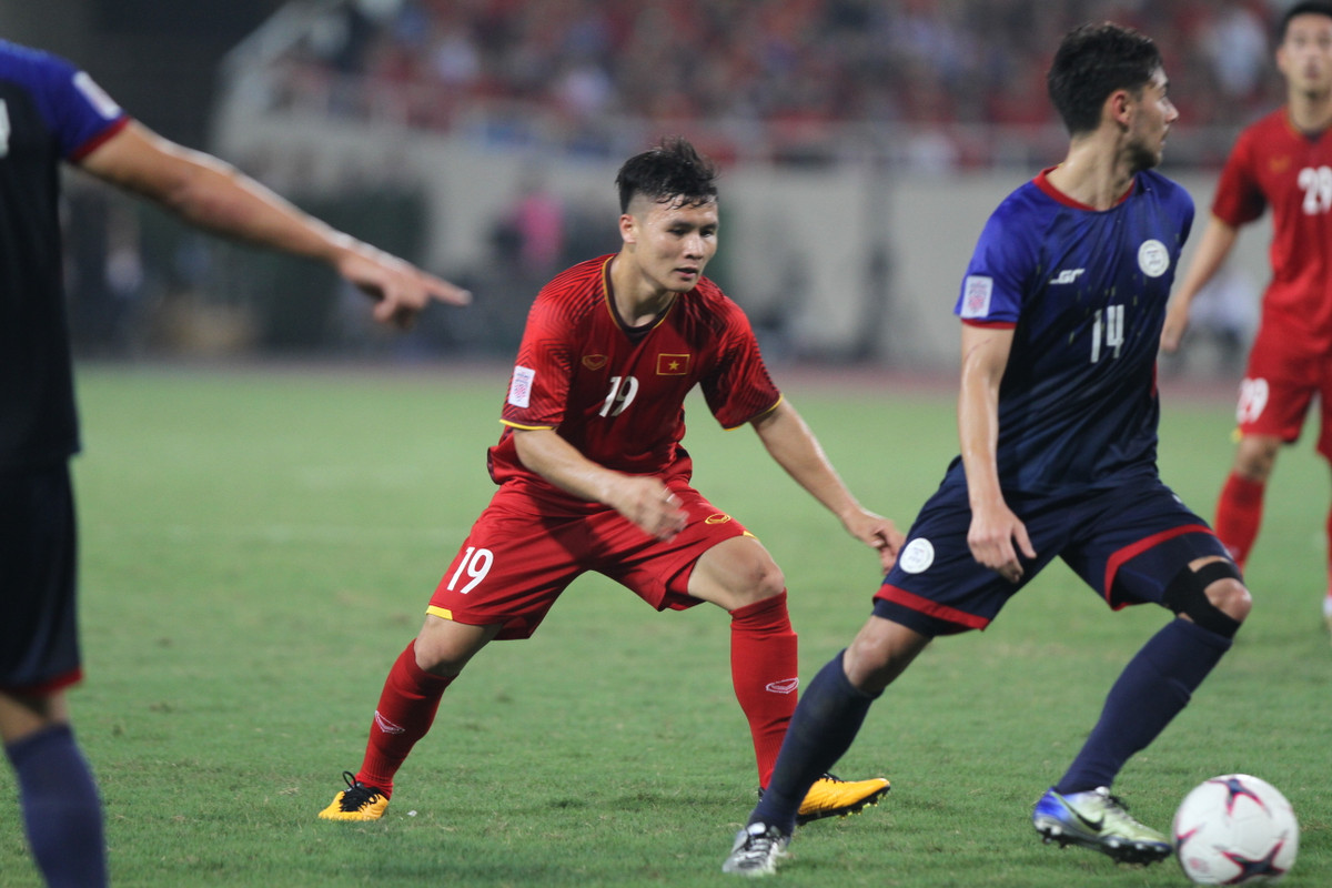 Trả lời phỏng vấn sau trận, tiền vệ trẻ mang áo số 19 thể hiện rõ sự vui mừng và hài lòng với chiến thắng của toàn đội.