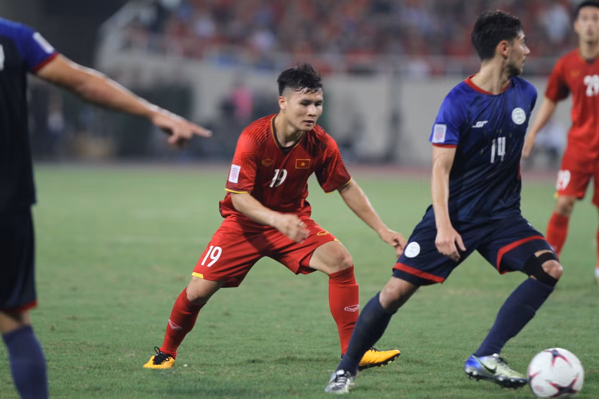 Trả lời phỏng vấn sau trận, tiền vệ trẻ mang áo số 19 thể hiện rõ sự vui mừng và hài lòng với chiến thắng của toàn đội.