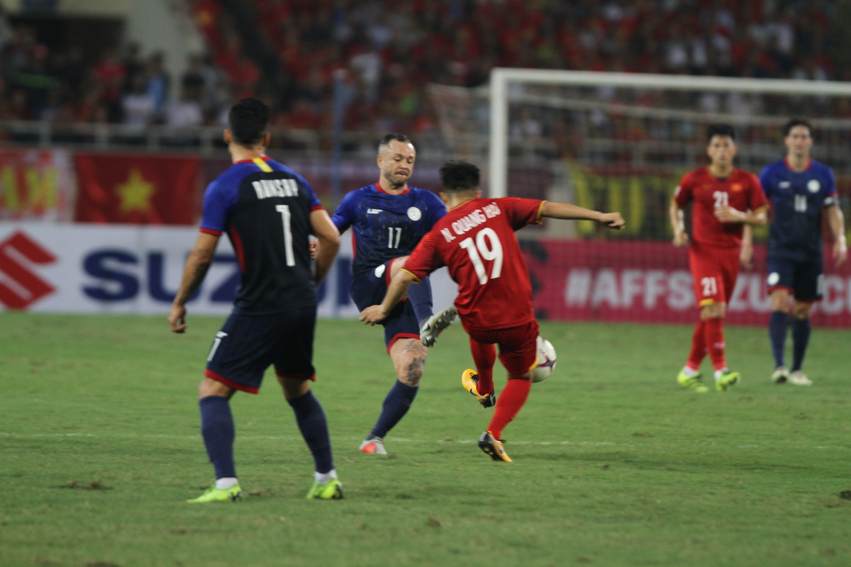 Thành quả đến với đội tuyển Việt Nam bằng hai bàn thắng của Quang Hải và Công Phượng, dù sau đó Philippines có gỡ lại một bàn nhưng chừng đó là chưa đủ để cản bước thầy trò HLV Park Hang-seo tiến vào chung kết AFF Cup gặp Malaysia.