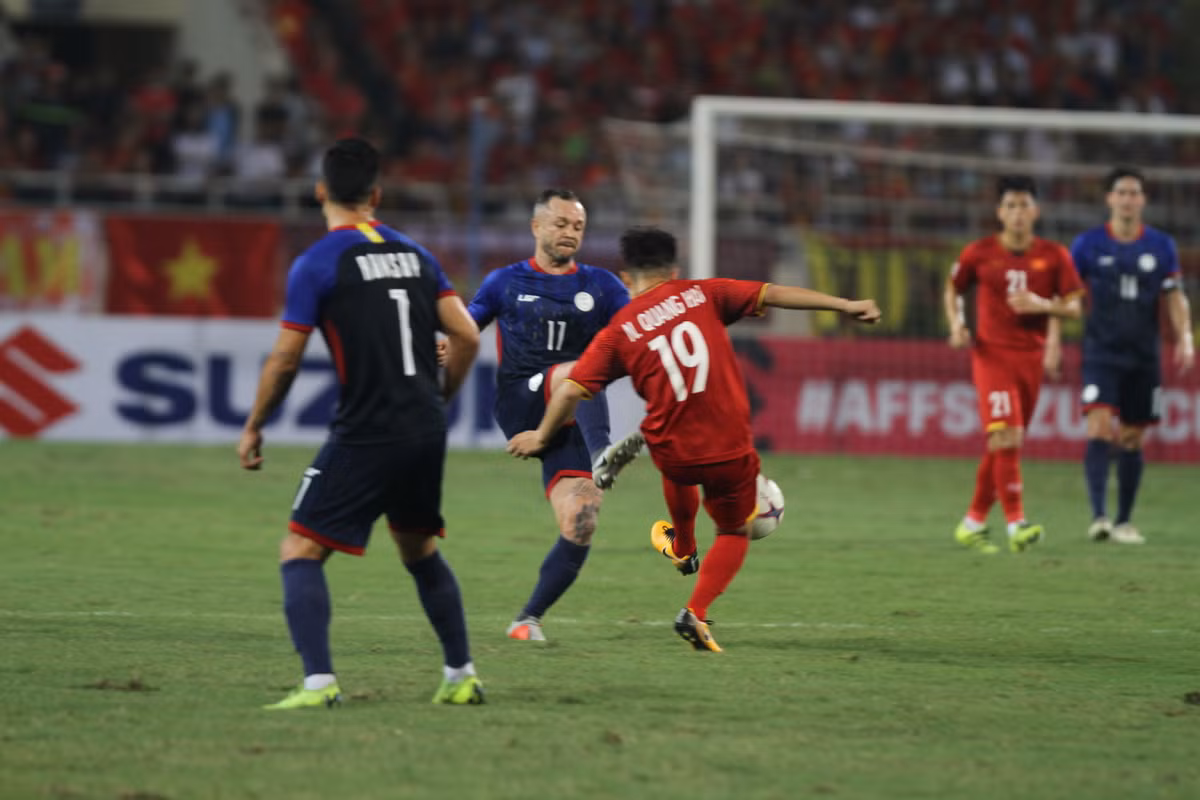 Thành quả đến với đội tuyển Việt Nam bằng hai bàn thắng của Quang Hải và Công Phượng, dù sau đó Philippines có gỡ lại một bàn nhưng chừng đó là chưa đủ để cản bước thầy trò HLV Park Hang-seo tiến vào chung kết AFF Cup gặp Malaysia.