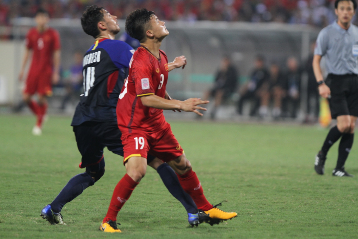 "Em không quan tâm nhiều đến những kết quả trong quá khứ mà chỉ cùng các đồng đội tập trung cho trận đấu hiện tại. Thật tuyệt vời là toàn đội đã hoàn thành được mục tiêu của vòng bán kết. Giờ đây, em và các đồng đội đầu tiên sẽ phải nghỉ ngơi, ăn uống thật tốt để lấy lại thể lực và cùng với BHL chuẩn bị những phương án tối ưu nhất cho trận đấu chung kết với Malaysia" chàng cầu thủ đội tuyển Việt Nam - Nguyễn Quang Hải chia sẻ thêm.