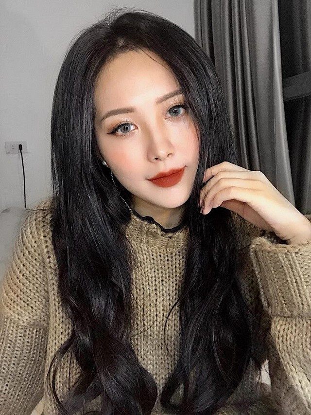 Dù chỉ sở hữu chiều cao 1m53 nhưng nhờ gương mặt cá tính cùng gu thời trang cực chất nên ngoài thời gian đến trường, Hàng My còn làm người mẫu ảnh cho không ít shop quần áo.