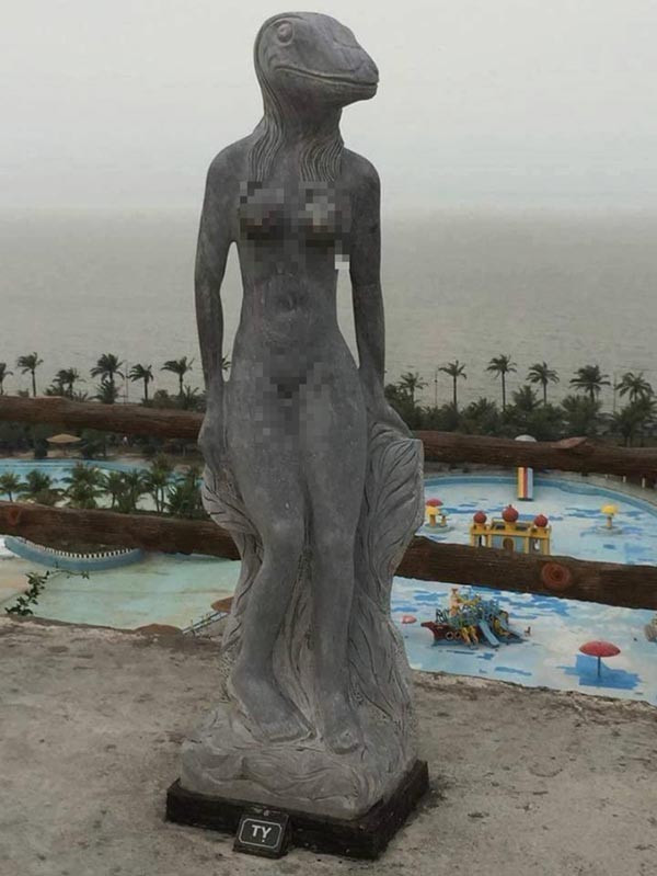 Ngay sau khi xuất hiện, bộ tượng này nhận được rất nhiều lời nhận xét đến từ cộng đồng mạng, hầu hết những bình luận để lại đều thể hiện thái độ không hài lòng trước những hình ảnh phản cảm.