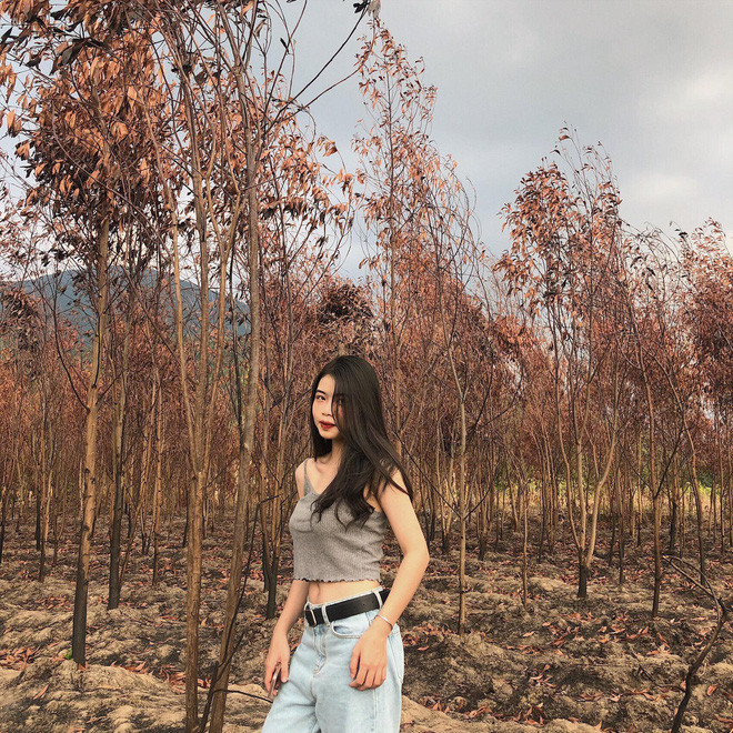 Mới đây, Phương Linh bất ngờ tạo ra cuộc tranh cãi lớn khi để dân tình xem được hình ảnh trước và sau 6 năm. Theo đó, trong khi một số người ngưỡng mộ sự “lột xác” ngoạn mục của cô bạn thì đa phần lại khẳng định 10X đã nhờ cậy “dao kéo” mới có nhan sắc hiện tại.