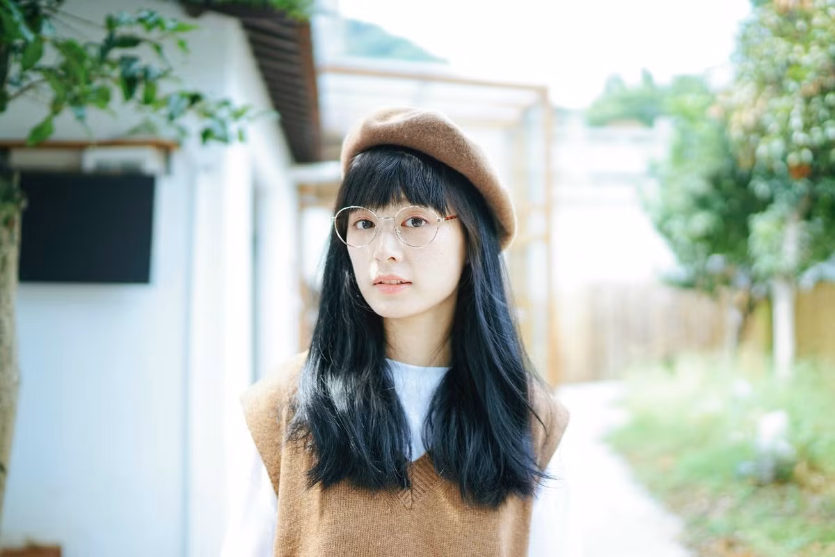 Cái đẹp vốn không có tiêu chuẩn nào bởi mỗi người sẽ có riêng cho mình một gu thẩm mỹ khác nhau. Tuy vậy, nhắc đến gái xinh, người ta vẫn thường nhớ đến những cô nàng có gương mặt V-line "chuẩn chỉnh", da trắng, body hấp dẫn. Nhưng mới đây, cô bạn Trung Quốc sở hữu cằm vuông đã minh chứng rằng là con gái thì phải đẹp.