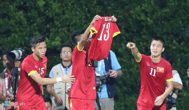 Hanh dong dep tuyet voi cua DTQG Viet Nam truoc tran thang Thai Lan 1:0-Hinh-2