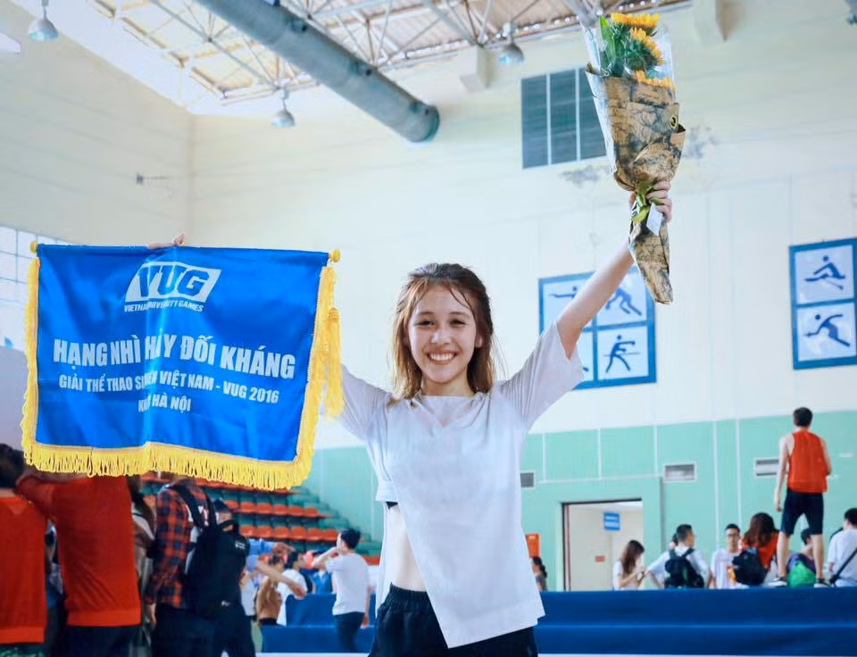 Không chỉ có biết nhảy, thời gian gần đây, Hậu Hoàng bắt đầu thử sức với nghiệp diễn xuất và cô nàng 9X này đang cộng tác với một số bộ phim ngắn hài hước. Ảnh trong bài: FBNV.