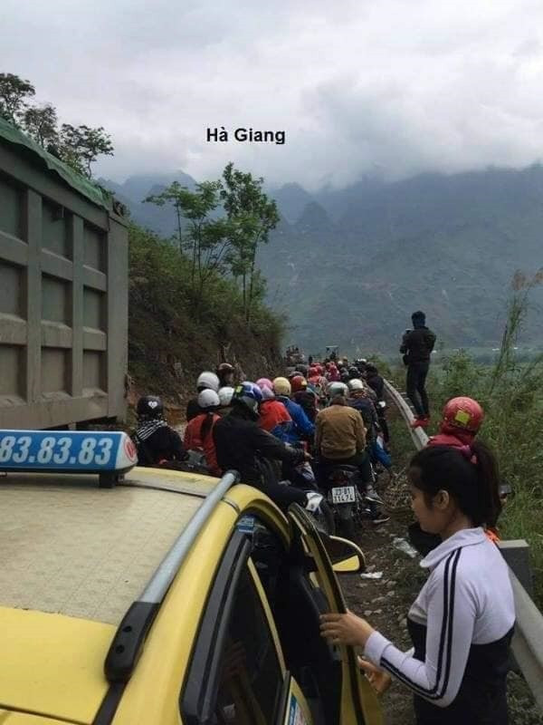 Hiện tại, tất cả các điểm du lịch trên khắp cả nước đều ghi nhận tình trạng quá tải lượng khách du lịch. Thậm chí, trong vài ngày tới sẽ có thêm nhiều người đổ về những địa danh nổi tiếng này hơn.