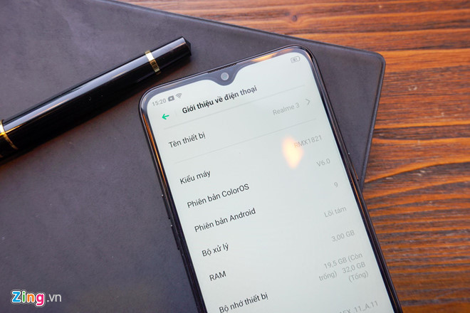 Model này sở hữu con chip MediaTek Helio P60, RAM 3 GB và bộ nhớ trong 32 GB, hỗ trợ khe cắm thẻ nhớ ngoài 128 GB. Cấu hình của máy có thể đáp ứng những tác vụ cơ bản hàng ngày và những tựa game có đồ họa trung bình.