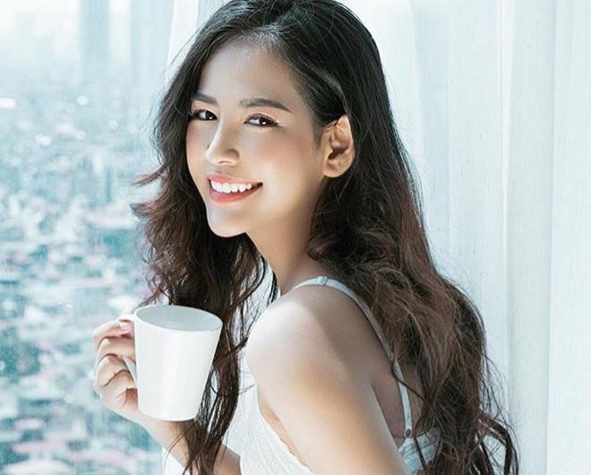 Hoàng Kiều Yến (sinh năm 2000) là con gái một gia đình kinh doanh về khách sạn, nhà hàng có tiếng tại Quảng Bình. Cô được mọi người chú ý qua bức ảnh đội nón lá, khoe dáng bên chiếc cadillac được đăng tải trên Rich Kid of Vietnam, thu hút hàng ngàn lượt thích và chia sẻ từ cư dân mạng. Hiện cô vừa theo đuổi đam mê âm nhạc vừa học các lớp quản trị kinh doanh tại Úc.