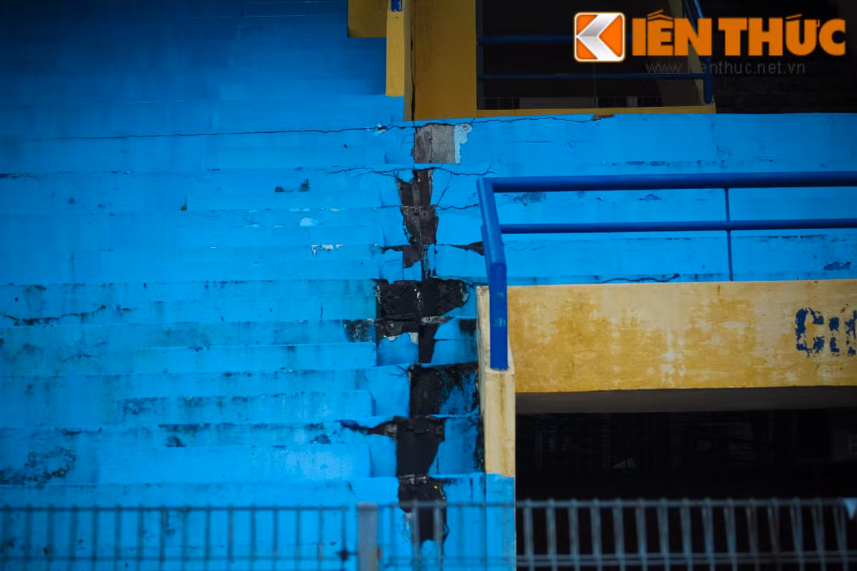 Nếu là một người yêu bóng đá và thường xuyên đến sân Hàng Đẫy vào cuối tuần, nhiều người sẽ phải phát hoảng khi chứng kiến cảnh tượng này.