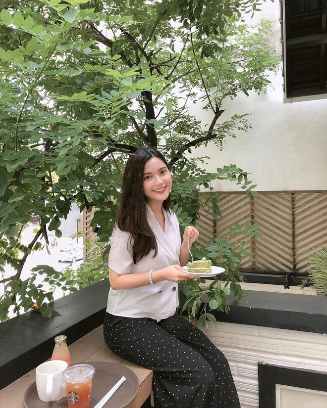 Theo tìm hiểu của dân mạng, @phuonggbong tên đầy đủ là Nguyễn Thu Phương (sinh năm 1995).