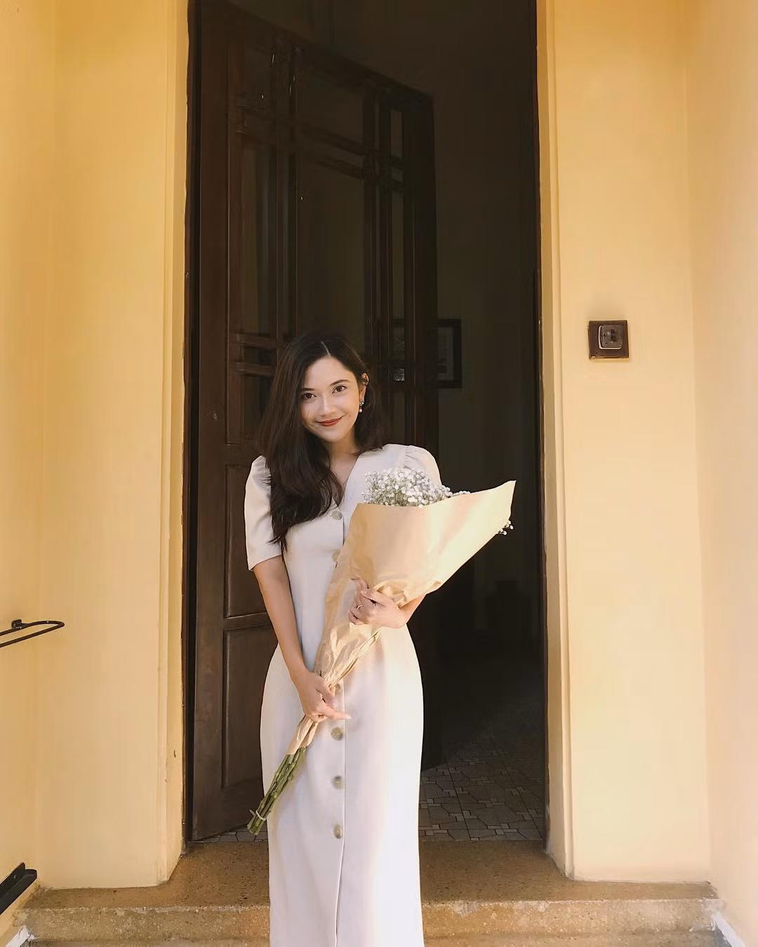 Phải công nhận rằng những nữ BTV của VTV là những đóa hoa thực sự. Mặc dù chỉ đứng sau ống kính máy quay nhưng họ vẫn có sức hút thực sự, điển hình như nữ BTV 9X VTV có nickname @phuonggbong.