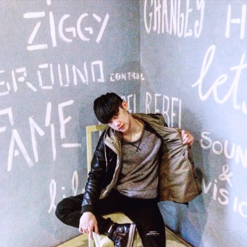 Không chỉ nổi tiếng tại trường Đại học Văn hóa Nghệ thuật Quân Đội, Thai Sion còn sở hữu lượng lượng follow lớn trên Facebook cá nhân.