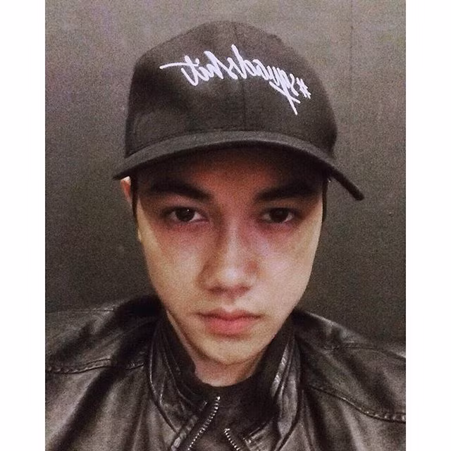 Theo nhiều fan nữ nhận xét, Thai Sion sở hữu vẻ đẹp đến từ Hàn Quốc với làn da trắng bóc cùng nụ cười má lúm dễ thương. Đặc biệt, anh chàng này còn có phong cách thời trang đậm chất lãng tử.