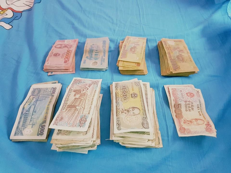 Bên cạnh đó, Thúy Hằng cũng cho biết thêm việc đăng tải những bức hình này lên mạng xã hội nhằm thông báo cho mọi người biết "bộ mặt lầy lội" của đám bạn thân mình. Dù đã theo chồng bỏ cuộc chơi mà chũng cũng không chịu cho yên thân "rửa tay gác kiếm".