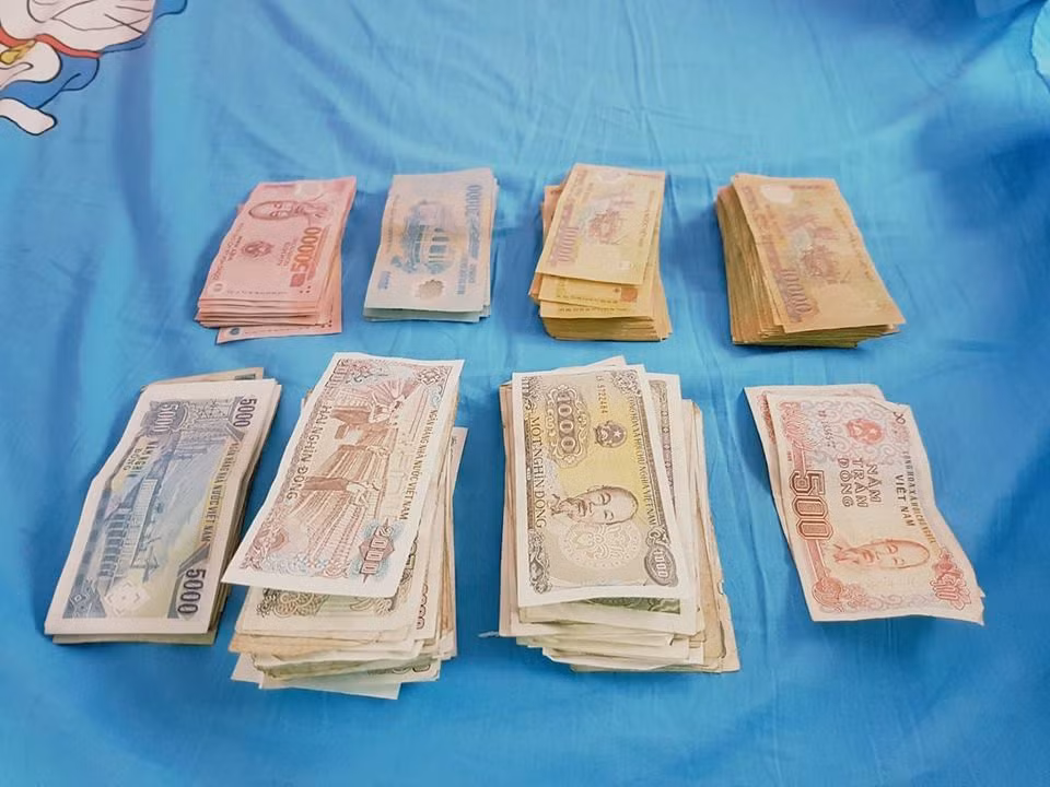 Bên cạnh đó, Thúy Hằng cũng cho biết thêm việc đăng tải những bức hình này lên mạng xã hội nhằm thông báo cho mọi người biết "bộ mặt lầy lội" của đám bạn thân mình. Dù đã theo chồng bỏ cuộc chơi mà chũng cũng không chịu cho yên thân "rửa tay gác kiếm".