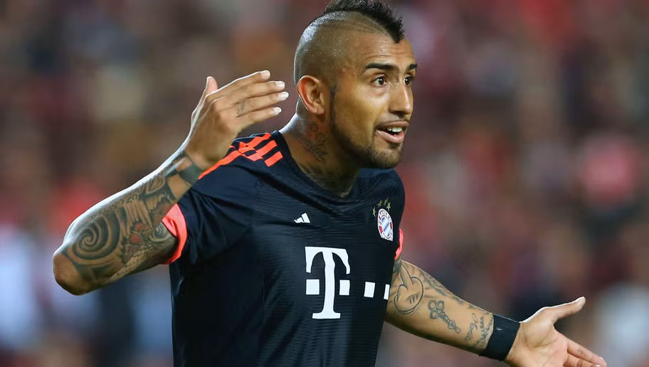Arturo Vidal chính là điểm nhấn trong trận hòa của Bayern trước Benfica. Anh chính là tác giả của bàn thắng san bằng cách biệt cho đội bóng nước Đức, qua đó góp công lớn giúp Hùm xám lần thứ 5 liên tiếp lọt vào vòng bàn kết UEFA Champions League.