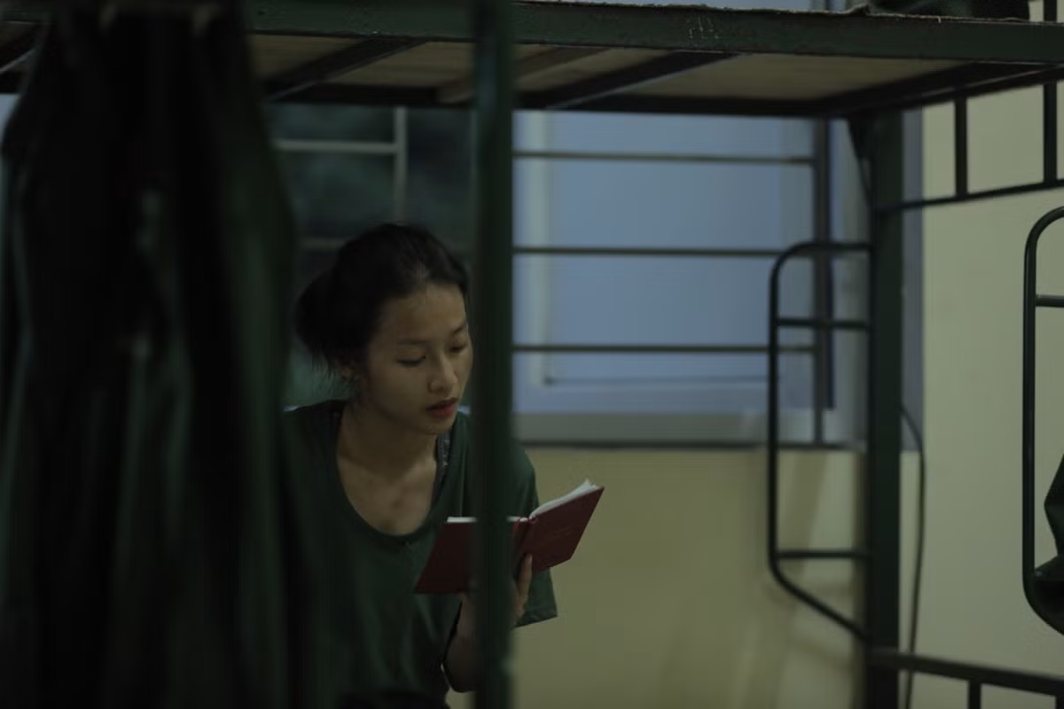 Mới đây, câu trả lời cho những hình ảnh về ngày nhập ngũ của hot girl Việt đã có lời giải đáp, đó là họ tham gia vào chương trình truyền hình thực tế "Sao nhập ngũ". Đây là chương trình thử thách 7 ngày sống trong quân ngũ và đã từng có rất nhiều người nổi tiếng như Khắc Việt, Quốc Thiên hay Bình An tham gia.