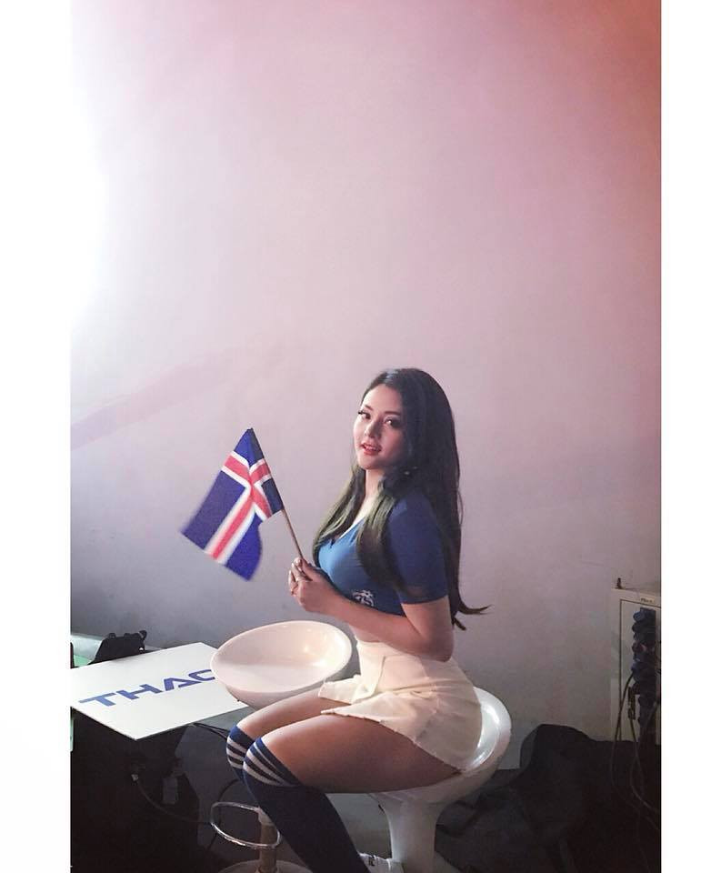 Rất nhiều những hình ảnh khoe thân hình nóng bỏng trong chiếc áo đấu được cách điệu của đội tuyển Iceland ở World Cup tại Nga được Trà My đăng tải trên trang cá nhân và ngay lập tức đã thu hút được nhiều người quan tâm.