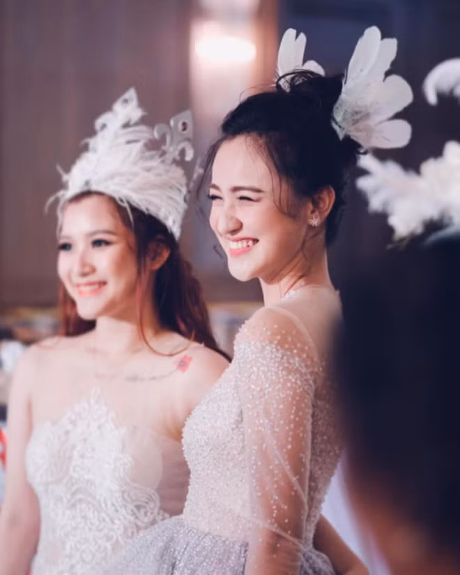 Chia sẻ với nhiều người, Mai Tây cho biết cô bắt đầu chú ý tới nghề người mẫu từ cuối năm lớp 2 và tìm hiểu khá kĩ về kỹ thuật đi catwalk. Ban đầu, ba mẹ của Mai chỉ cho đi học để con gái thêm phần năng động hơn và có môi trường để vui chơi. Nhưng đâu ai ngờ rằng nó lại trở thành niềm đam mê và nghề nghiệp về sau của cô bạn sinh năm 2000 này.