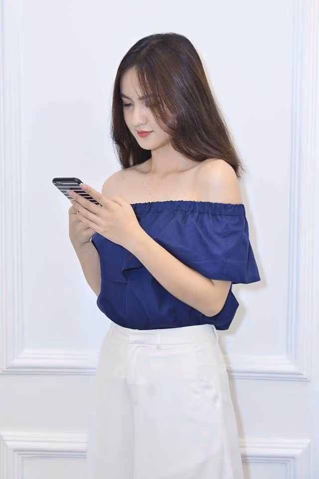 Ngắm nhìn Mai Tây qua từng bức ảnh, nhiều người phải phát biểu rằng cô bạn này đẹp không tỳ vết và đều tin rằng vẻ đẹp của cô bạn này là hết sức tự nhiên mà không cần qua chỉnh sửa thẩm mỹ hay các phần mềm.