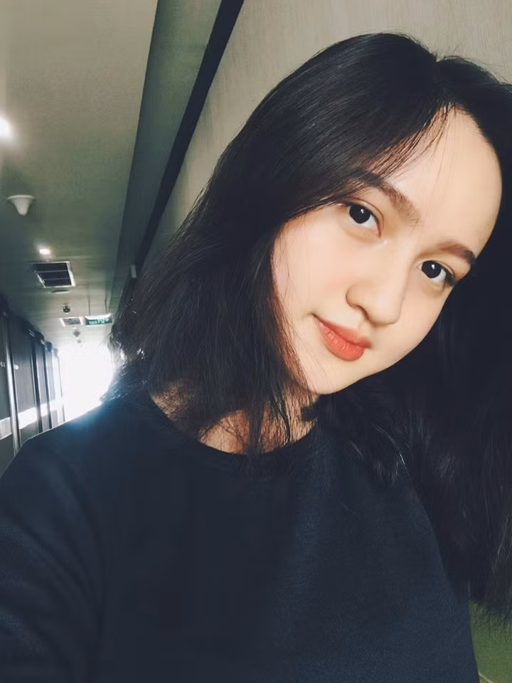 Dù mới chỉ 17 tuổi nhưng Mai Tây đã trở thành "gương mặt thương hiệu" cho kha khá những thương hiệu thời trang đình đám cùng một Facebook hơn 75 ngàn người theo dõi.