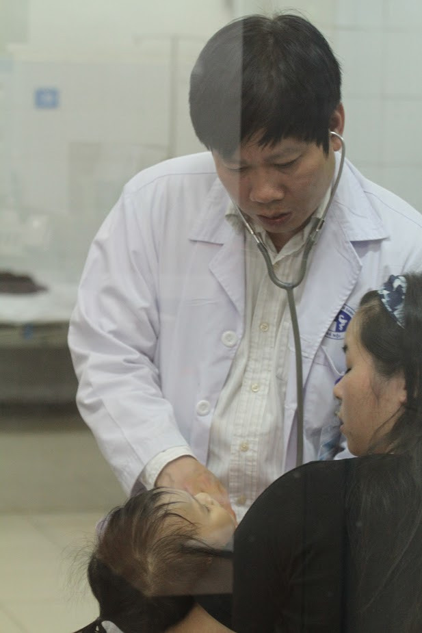 Ngoài lực lượng bác sĩ chính thuộc biên chế BV Xanh-pôn vào dịp Tết này, rất nhiều các thực tập sinh cũng được điều động về bệnh viện nhằm ứng phó với trường hợp các bệnh nhân tăng đột biến.