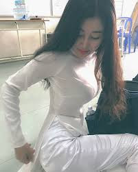 Cùng ngắm nhìn những hình ảnh cực nuột nà của nữ sinh 10X Việt khoe "ngực khủng, eo thon" được báo Tây khen hết lời.