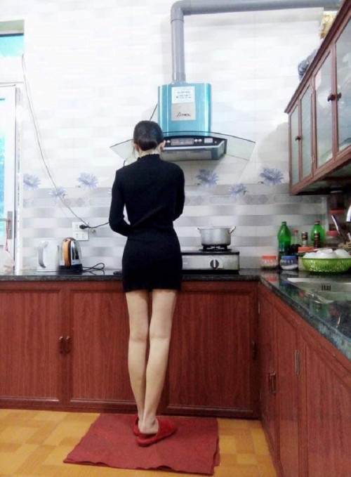 Tuy nhiên, theo thông tin chia sẻ từ T.Y cho biết: "Mình không phải là giáo viên hay sinh viên thực tập. Đúng là mình đang là sinh viên sư phạm nhưng lại học hệ cử nhân, đi thực tập ở tòa soạn chứ không phải lên lớp dạy học hay sau này làm nhà giáo".