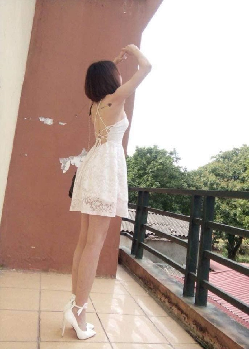 T.Y cũng cho biết, bức ảnh trên chỉ là ảnh cô nhờ bạn chụp cho vui đăng lên facebook chứ không hề ghi chi tiết nào liên quan đến việc dạy học.