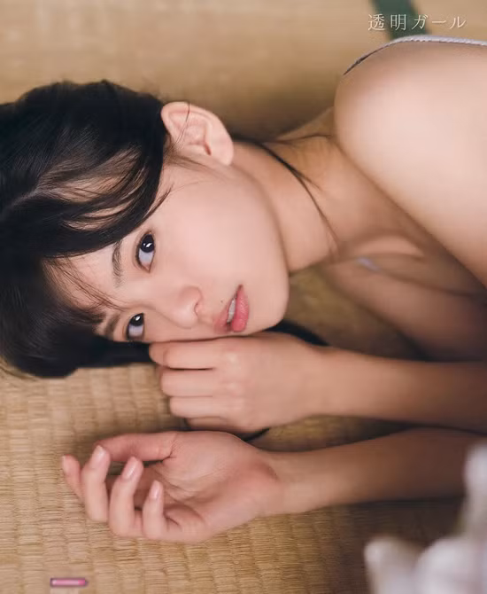 Trước đó khi mới lên 8 tuổi, Asuka đã từng được nhiều người nhắc tới khi xuất hiện trong bộ phim điện ảnh Nhật Bản về chủ đề gia đình cũng như tình yêu.