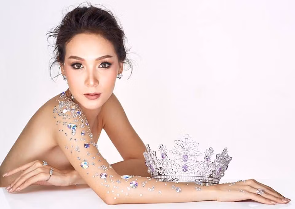 Vẻ đẹp không tỳ vết của Jiratchaya Sirimongkolnawin - tân Hoa hậu chuyển giới quốc tế.