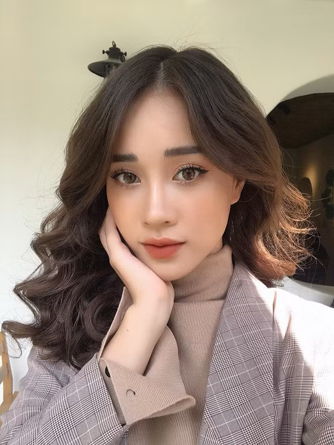 Bên cạnh đó, Mai Phương cũng chia sẻ bản thân rất thần tượng ca sĩ Mỹ Tâm. Cô thích Mỹ Tâm từ khi còn nhỏ và yêu mến nữ ca sĩ từ con người cho đến giọng hát.