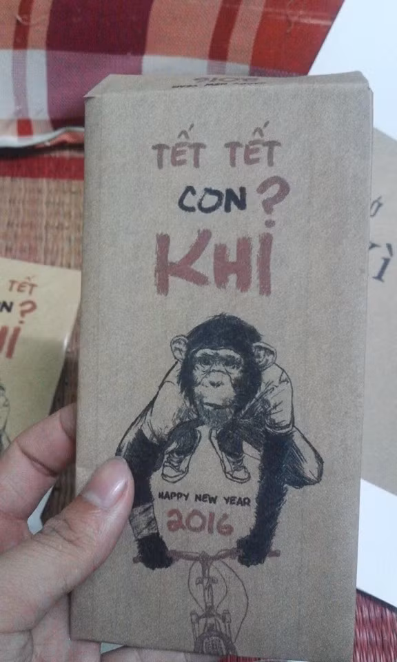 Những hình ảnh hết sức dí dỏm trên những chiếc lì xì handmade thu hút được vô vàn sự quan tâm của giới trẻ dịp cận Tết âm lịch.