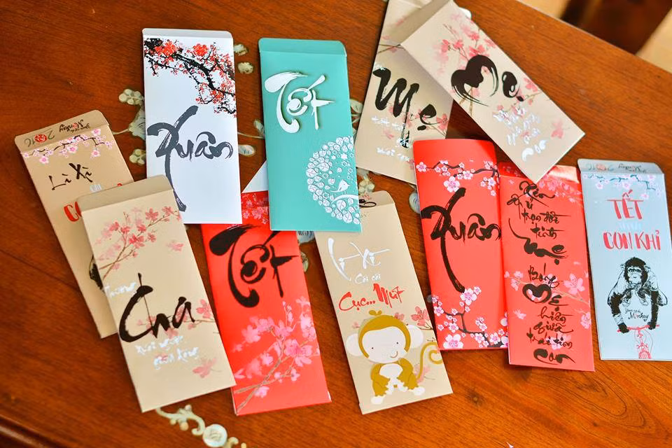 Chỉ cần cơ kiến thức cơ bản về chỉnh sửa ảnh là bạn đã có thể tự làm cho mình những chiếc lì xì handmade dành cho dịp Tết cổ truyền.