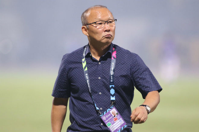 Tuy nhiên, vừa qua HLV Park Hang-seo đã khiến tất cả những ai hoài nghi ông ngả mũ thán phục. Việt Nam đã cán đích đúng vị trí 100 trên BXH FIFA.