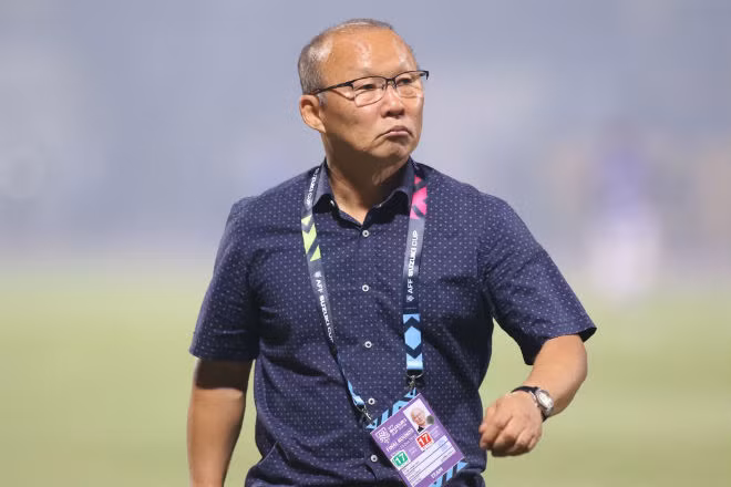 Tuy nhiên, vừa qua HLV Park Hang-seo đã khiến tất cả những ai hoài nghi ông ngả mũ thán phục. Việt Nam đã cán đích đúng vị trí 100 trên BXH FIFA.