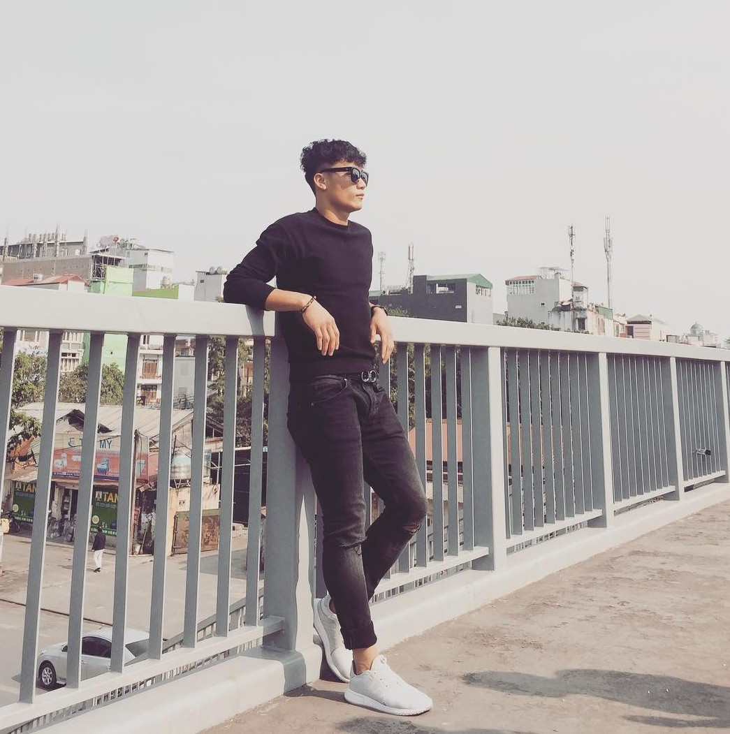 Bùi Tiến Dũng cũng từng thử sức vai trò vedette trong một show diễn của NTK nổi tiếng trong nước và nhận được nhiều lời khen tích cực từ truyền thông.