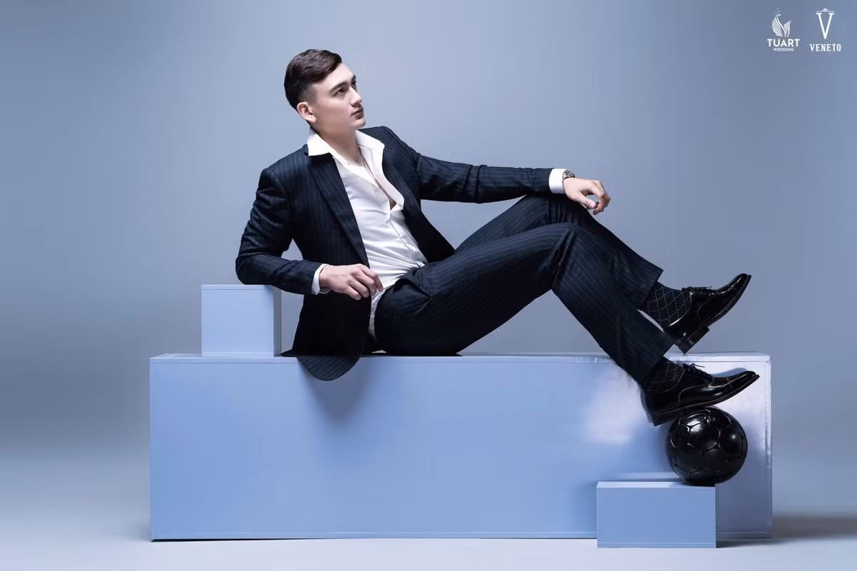 Ngoài niềm đam mê với khung thành, Văn Lâm còn nhận làm người mẫu ảnh cho một số nhãn hàng thời trang.