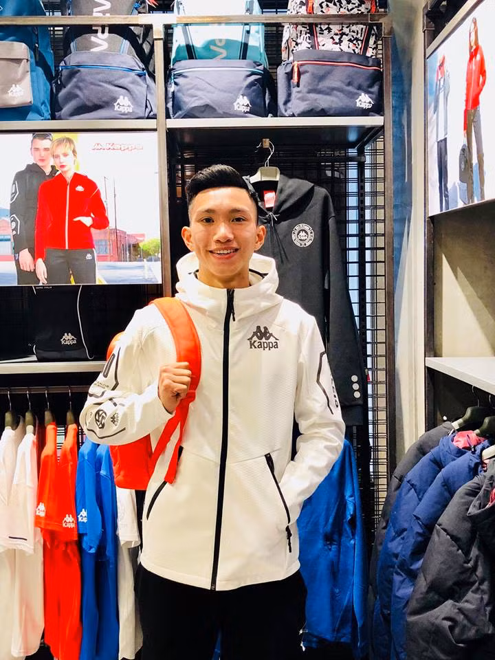 Mới đây, Văn Hậu đã nhận lời làm đại diện cho một hãng thời trang chuyên đồ thể thao uy tín đến từ Ý.