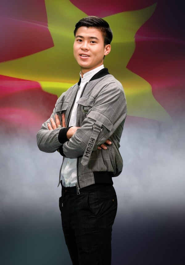 Với chiều cao nổi bật và nước da trắng, Duy Mạnh được đoán sẽ là nhân tố rất tỏa sáng nếu như thử sức trên sàn diễn thời trang. Tuy nhiên, trung vệ này chưa từng từng có ý định này và cầu thủ người Hà Nội chỉ tập trung chuyên môn cho bóng đá.