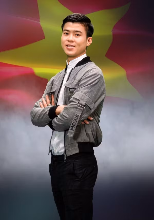 Với chiều cao nổi bật và nước da trắng, Duy Mạnh được đoán sẽ là nhân tố rất tỏa sáng nếu như thử sức trên sàn diễn thời trang. Tuy nhiên, trung vệ này chưa từng từng có ý định này và cầu thủ người Hà Nội chỉ tập trung chuyên môn cho bóng đá.